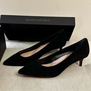 Size 8 Banana Republic black kitten heels